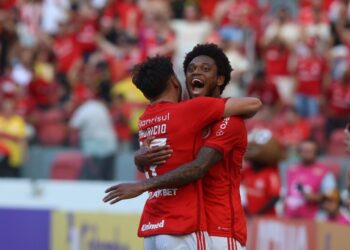 Luiz Adriano - Internacional