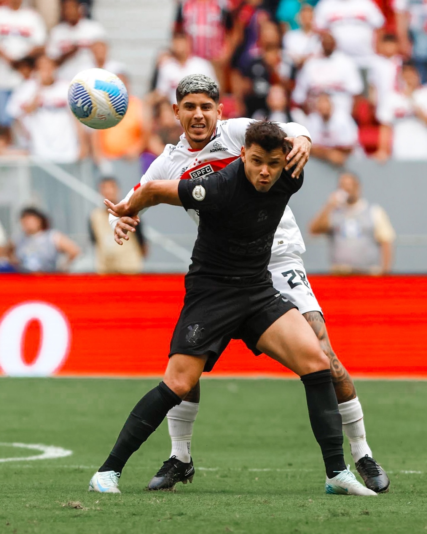 Tricolor Domina Clássico e Vence Corinthians em Jogo Decisivo pelo Brasileirão