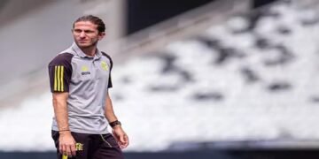 Superando a Pressão, Filipe Luís e o Desafio dos Resultados Imediatos no Flamengo.